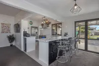 100m to Beach! Hot tub! Pet friendly! Games room! - ที่มีฟิตเนส
