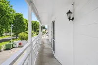 Ashleigh Court Motel - parking
