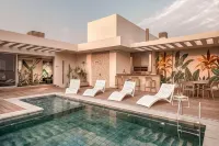 HOUZE Stay & Residences by AVA - piscina