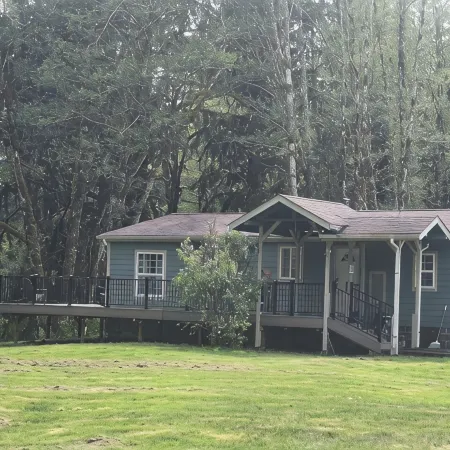 A Cozy 2-bedroom cabin with awesome private Sol Duc River's waterfront