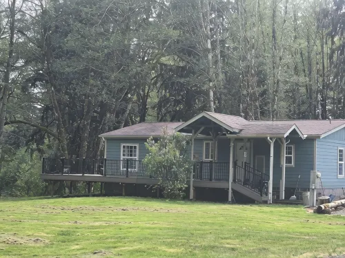 A Cozy 2-bedroom cabin with awesome private Sol Duc River's waterfront
