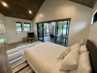 BRAND NEW 7 BR / 5 BA luxury home ON Keuka Lake just outside of Penn Yan! - balcony