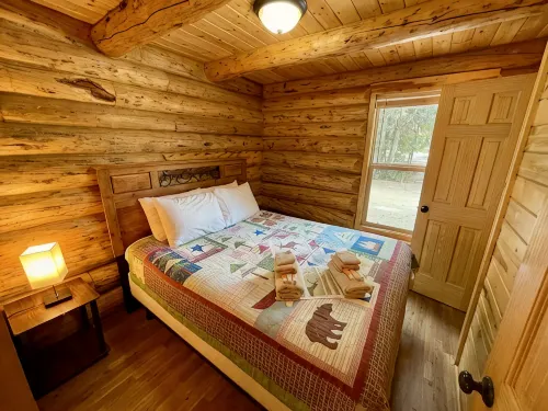 Secluded Creekside Cabin - Chalets