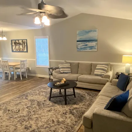 Walk to Beach - 3 Bed/2 Bath Beach Bungalow