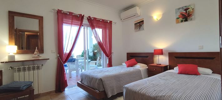 Pretty Villa has Amazing Sea Views, Private Pool, AC, Wi Fi - walk to the Beach! Hotels in Luz