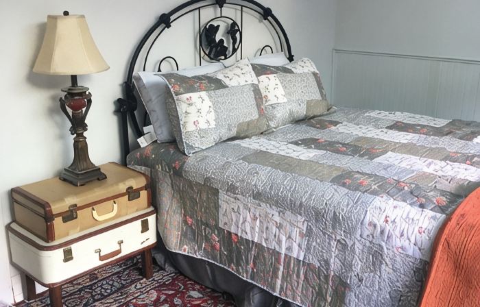 views! Location! Historic 2BR/1BA loft with Views-Downtown Telegraph House