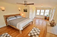 20 Acre Meticulously Renovated and Luxurious Waterfront Estate - One of A Kind! Hoteles en 