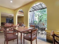 Hotel Kalisma by Alia Hotel dekat Teater JKT48