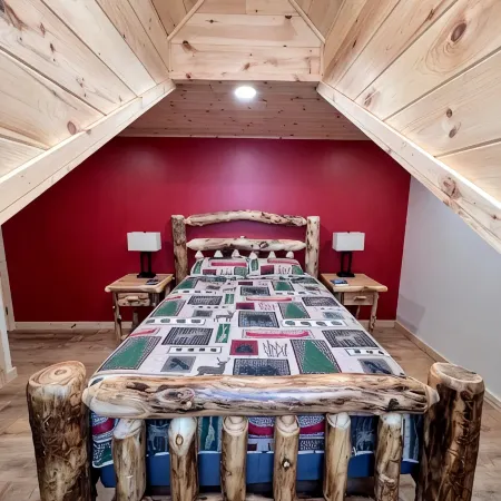 Stylish Cataloochee Mtn Cabin with a hot tub.