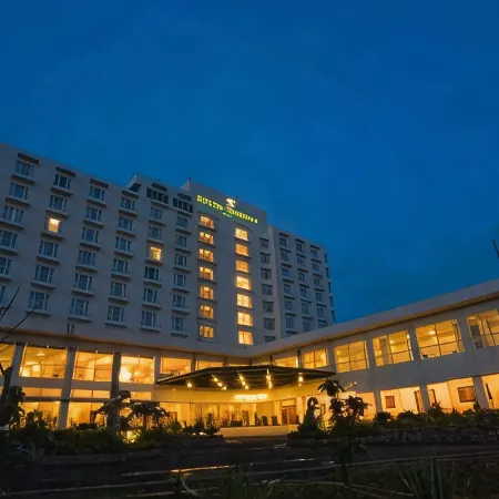 Sintesa Peninsula Hotel