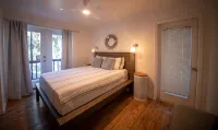 Quiet, clean townhouse.  Relaxing winner. Harbor view, short Gulf walk…