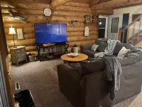 Serene Log Cabin Getaway! Close to Hiking, Snowmobile And Four Wheeler Trails. - Alppimaja