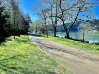Gem in Milwaukie 2 bedroom - 2 Bathroom -  Huge yard - 4성급
