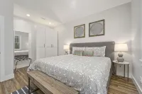 Downtown Charmer with Pool - Perfect for Couples or Small Families! - สระว่ายน้ำส่วนตัว