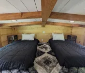 Onyx Owl Cabin: Private Hot Tub⁘Fire Pit⁘Heated Patio⁘Vineyard⁘Hiking⁘Golf - シャレー