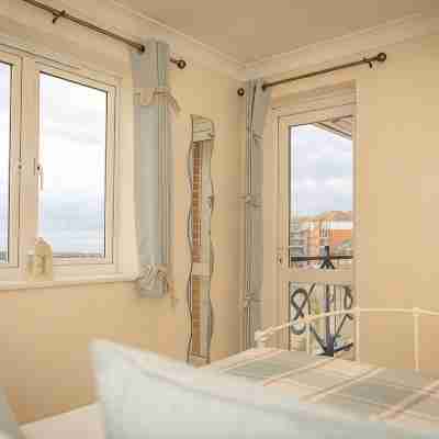 Seaviews Sovereign Harbour - adults-only apartment with stunning water views Rooms