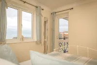 Seaviews Sovereign Harbour - adults-only apartment with stunning water views - balcony