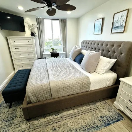 Ocean front Condo,  Ocean/Harbour view