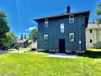 The Square on Prairie- Charming 3-bedroom home located near DTSF! - Bungalows