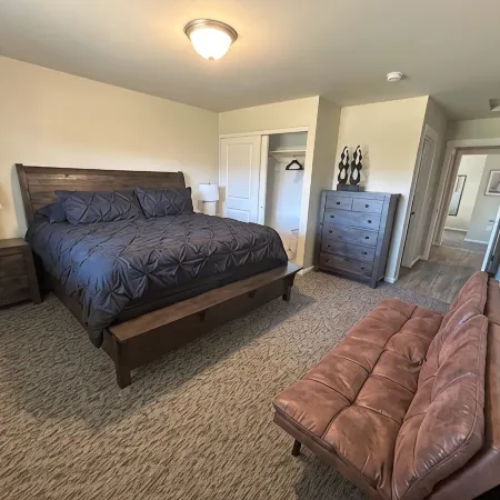 Classy and Cozy Brand New Townhouse!