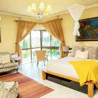 Serene home with enough bedrooms and bathrooms for a family travelling together. Rooms