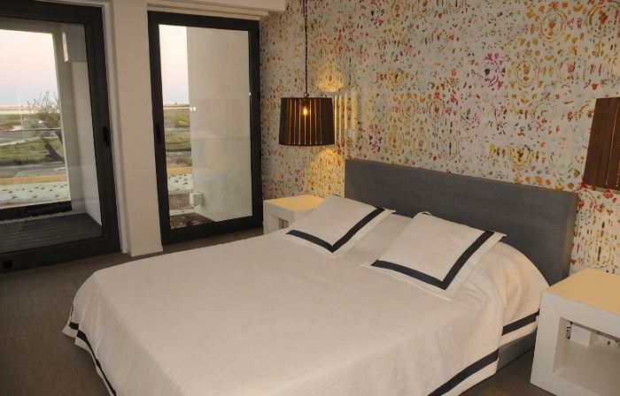 1 bedroom apartment in the Algarve overlooking the ria and the sea with garden and pool