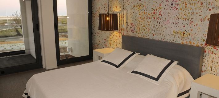 1 bedroom apartment in the Algarve overlooking the ria and the sea with garden and pool Hôtels à&nbsp;: Olhão