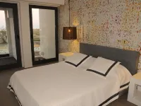 1 bedroom apartment in the Algarve overlooking the ria and the sea with garden and pool Hotels in Moncarapacho