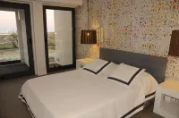 1 bedroom apartment in the Algarve overlooking the ria and the sea with garden and pool