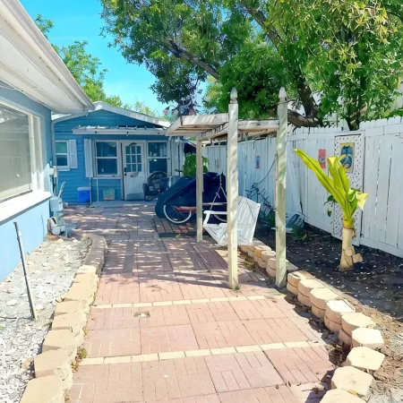 The blue jays nest; a  3-bedroom house with WiFi, AC in marvelous Dunedin