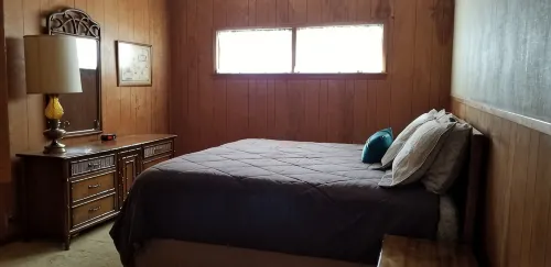 Spacious house with Wifi -- only 10 minutes from Hubbard Lake.