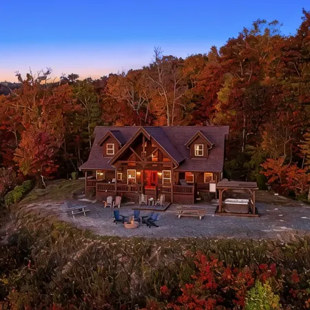 New Listing! Million Dollar Long Range Views-Hot Tub-King Suite