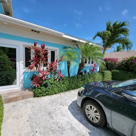 Ocean Breeze Oasis - Private Pool, AC, WiFi, 5-Min Drive to Beach