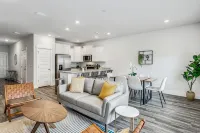 LUXURY TOWNHOME NEAR DOWNTOWN AND PENSACOLA BEACH - 3 ดาว