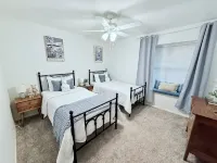 Spacious, Bright & Central Brownwood Home - Wifi