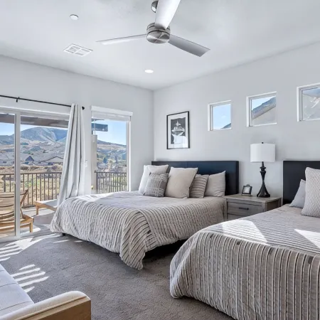 Spacious 5 Bedrooms 6 Bathrooms Near Zion Private Pool & Extra Large Hot Tub