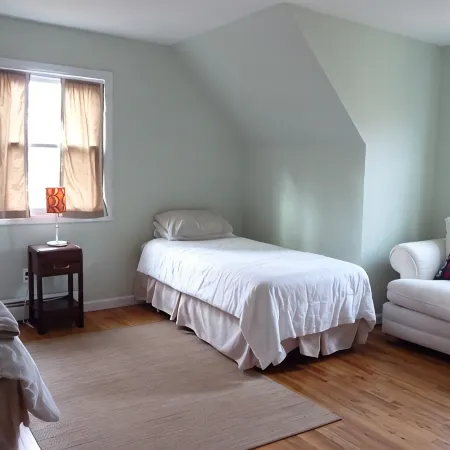 Beautiful Private 4 Br, Heated Pool. Close to Everything!