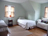Beautiful Private 4 Br, Heated Pool. Close to Everything! - Homestays