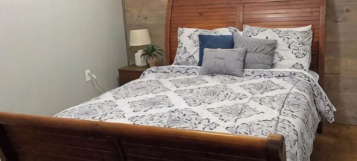 Bison Hall 2, no cleaning fee, 1 block from Harding Hotels in Searcy