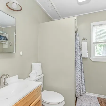 Close to Hospital and Downtown, Eastside Bungalow, Dogs Welcome + Fee