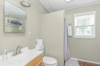 Close to Hospital and Downtown, Eastside Bungalow, Dogs Welcome + Fee - 2-Star