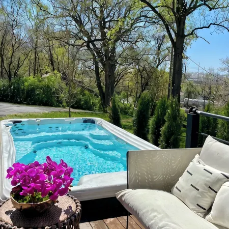 Arch View Luxury Home:Private Pool,Hot-Tub,Sauna.Free Wine&Brkfst.5 Min from Stl