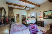 Custom home with heated spa and pool, 1 acre, No HOA, bring Rvs - Wifi