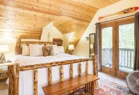 Sleeps 21! Moose Lodge Log Cabin and Chalet & Hot Tub - Chalets