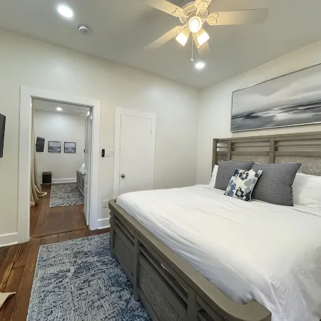 Beautifully Restored! - New Orleans 3 Bedroom Shotgun Home-15 Min French Quarter Отели рядом с достопримечательностью «Зоопарк «Одюбон»»