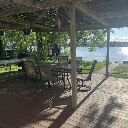 5-bedroom vacation home waterfront on Lake Conroe