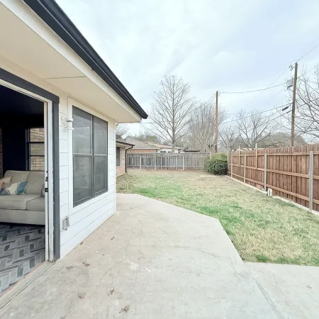 Spacious, Bright & Central Brownwood Home