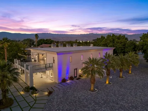 12Bedrooms- 9 en-Suite’s, 2 Pools, Tennis, Pickleball, Basketball, Sauna & Steam - 5-Sterne