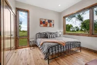 Twin Retreat Cabin #2, Hot Tub, Near Battlefield Golf Course & Shangri La Resort - ブティック