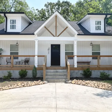 Boho West Villa • New 3Br • Hot Tub • Fire Pit • Games • 10 Min to Downtown
